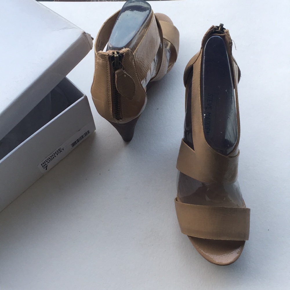 Steve Madden Blush Patten Leather wedges